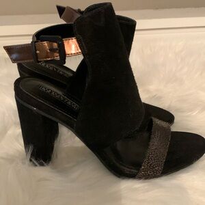 KENNETH COLE REACTION HEELS NEW SIZE 8